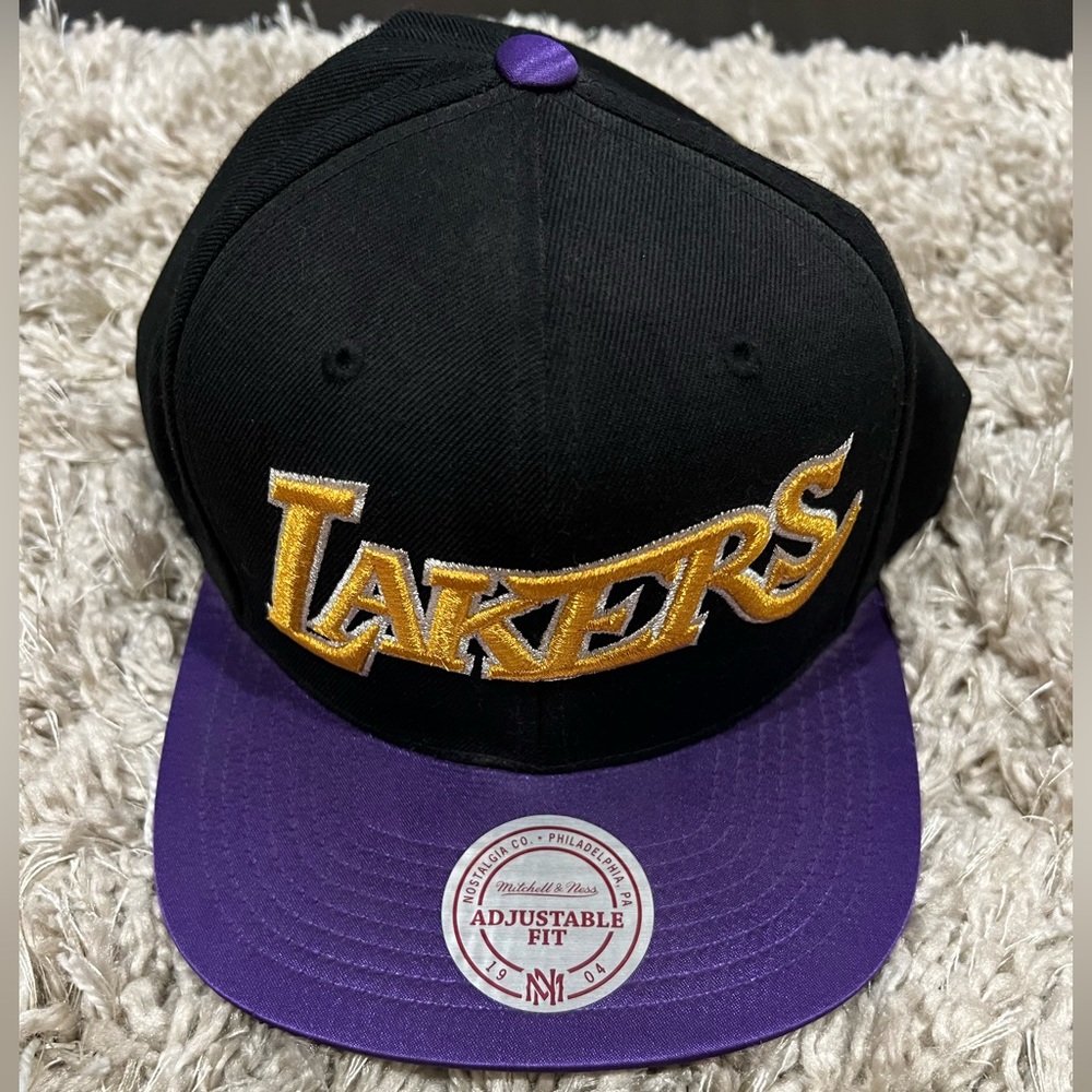 Mitchell & Ness LOS ANGELES LAKERS Snapback Hat Cap Black & Purple Adjustable